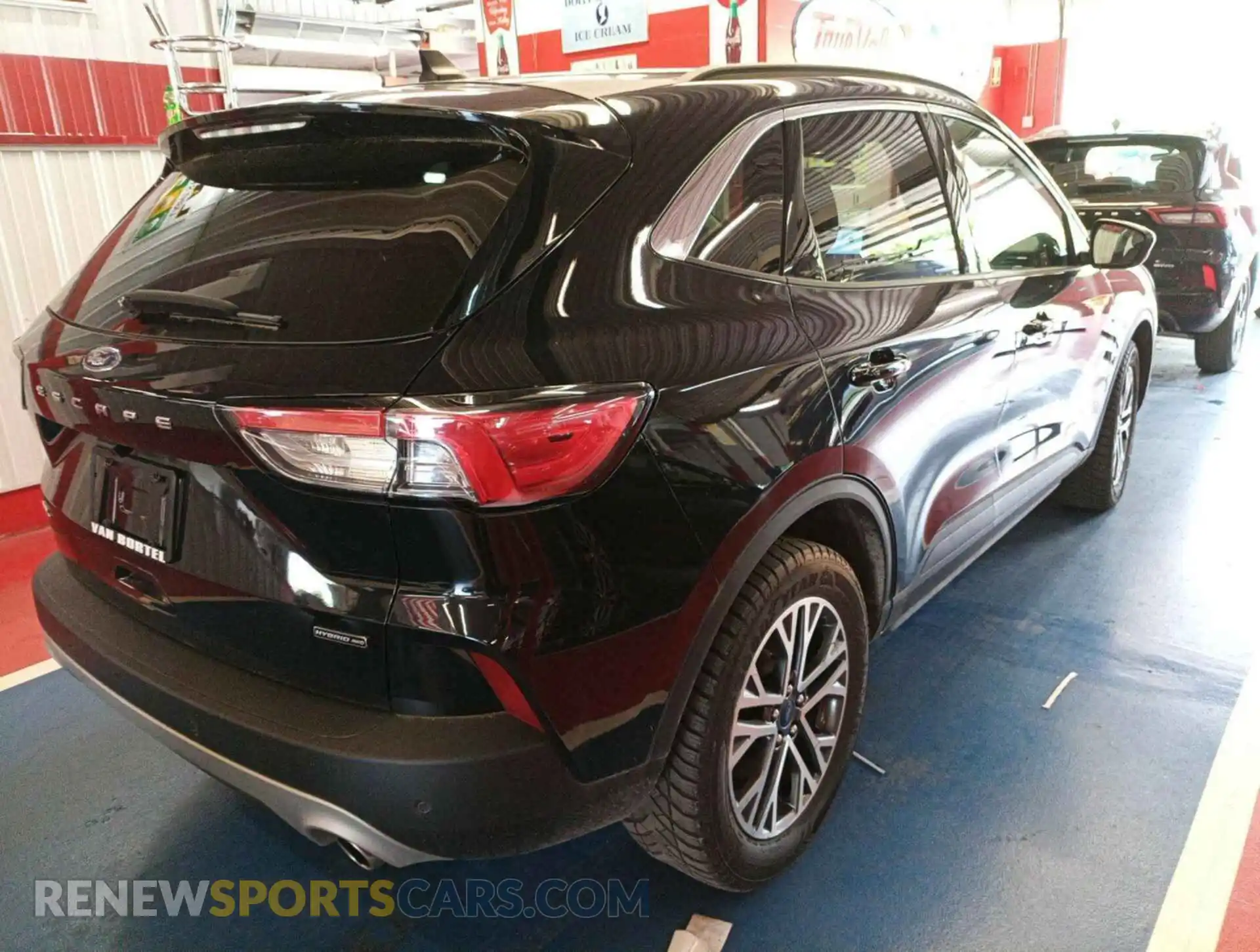 1 fotografías del automóvil dañado 1FMCU9CZ3MUB25570 FORD ESCAPE 2021