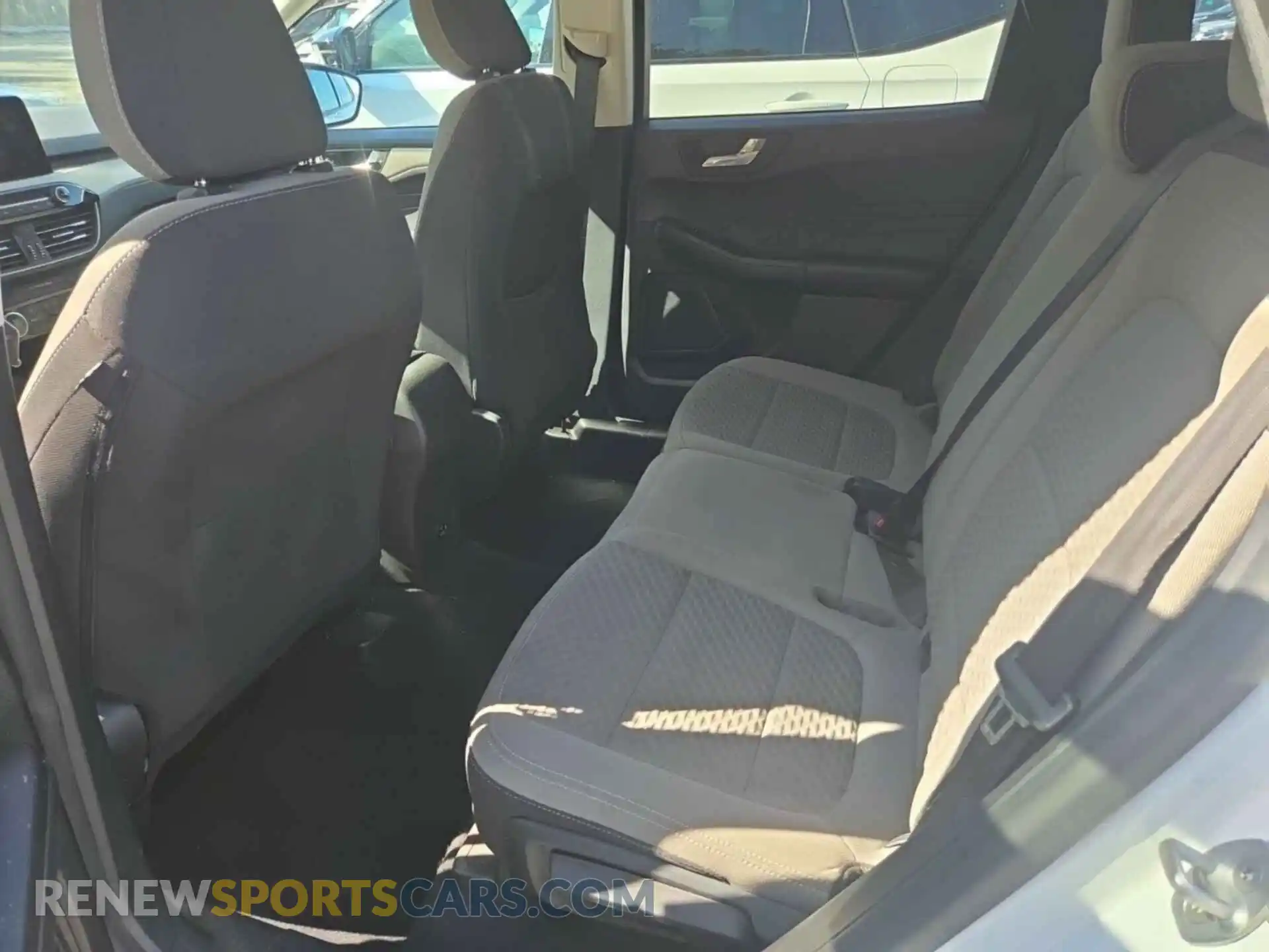 2 fotografías del automóvil dañado 1FMCU9G64MUA99657 FORD ESCAPE 2021