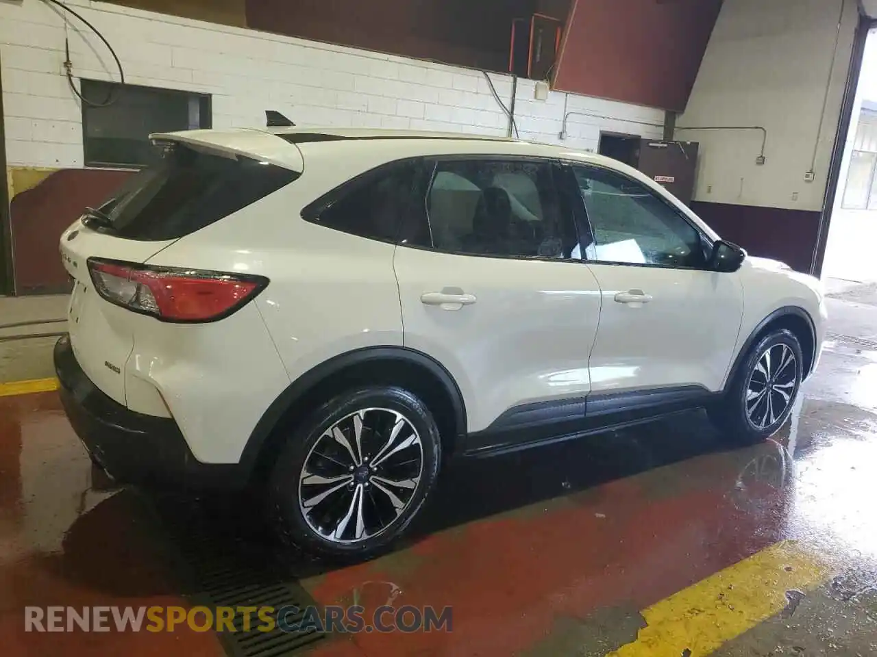 3 Photograph of a damaged car 1FMCU9G65MUA33473 FORD ESCAPE 2021