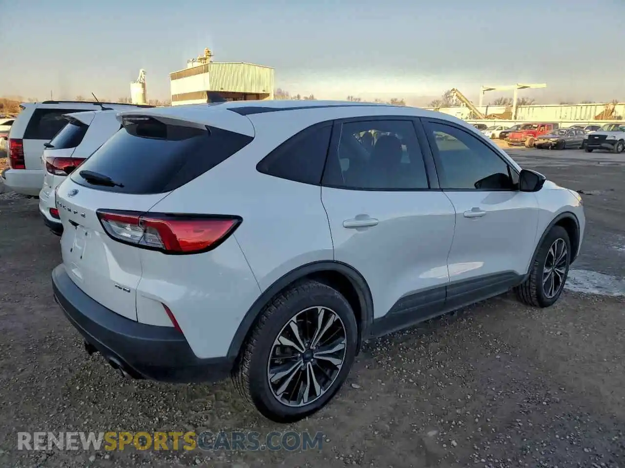 3 Фотография поврежденного автомобиля 1FMCU9G68MUA17574 FORD ESCAPE 2021