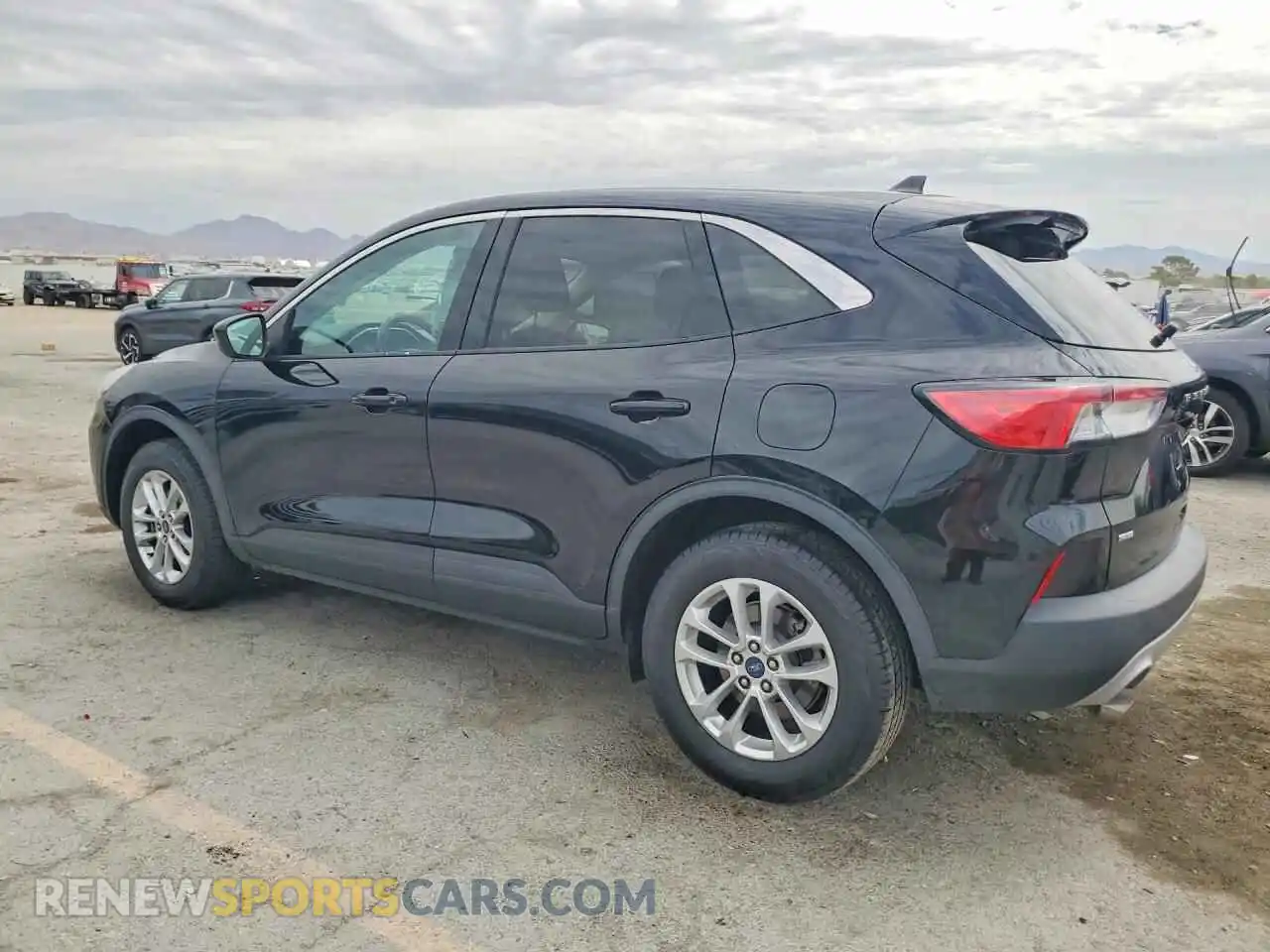 2 fotografías del automóvil dañado 1FMCU9G69MUB22656 FORD ESCAPE 2021