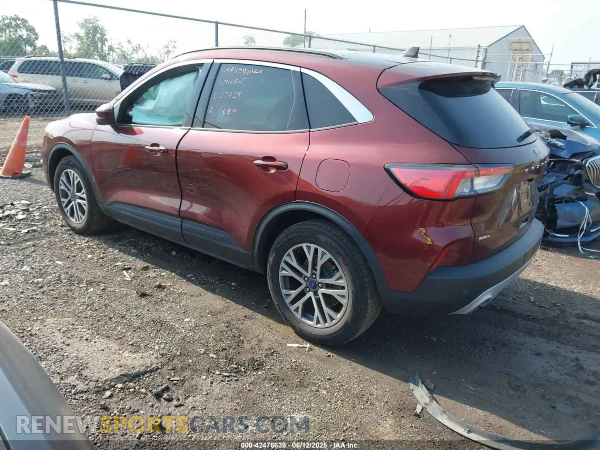 3 Photograph of a damaged car 1FMCU9H60MUA61602 FORD ESCAPE 2021