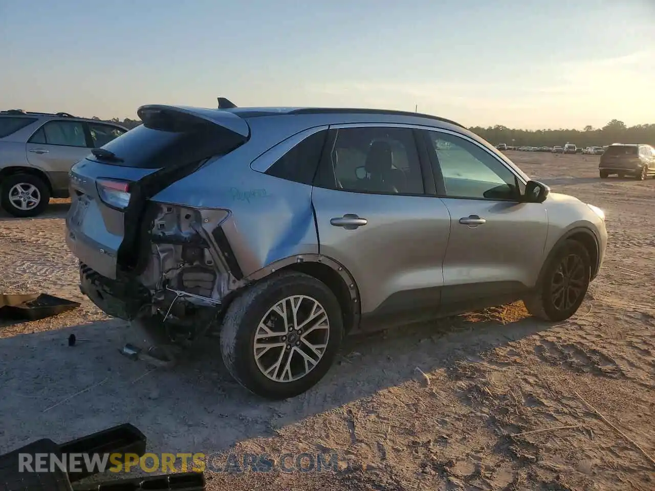 3 Photograph of a damaged car 1FMCU9H67MUA64500 FORD ESCAPE 2021