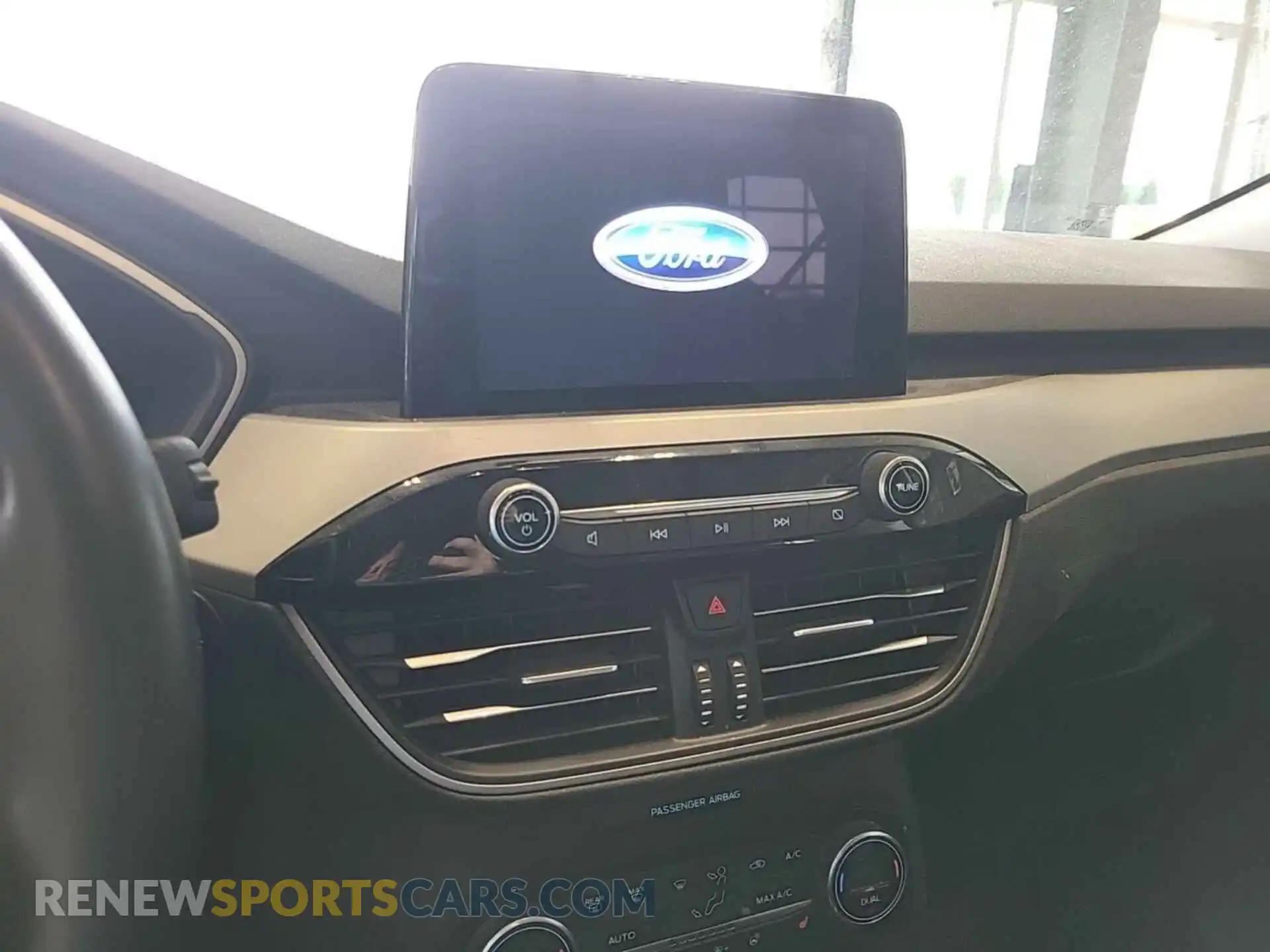2 fotografías del automóvil dañado 1FMCU9H96MUA92332 FORD ESCAPE 2021