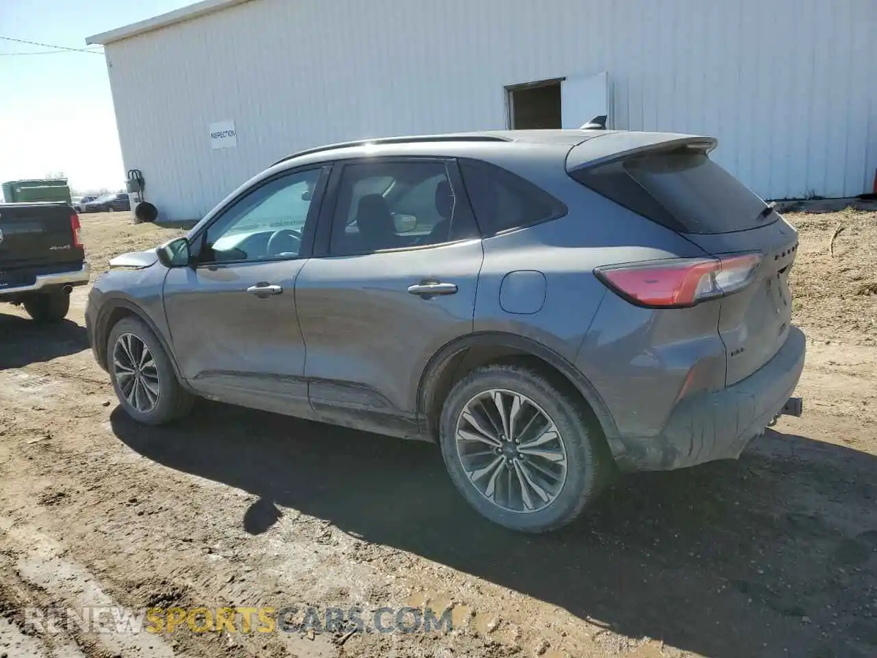 2 fotografías del automóvil dañado 1FMCU9H98MUA17857 FORD ESCAPE 2021