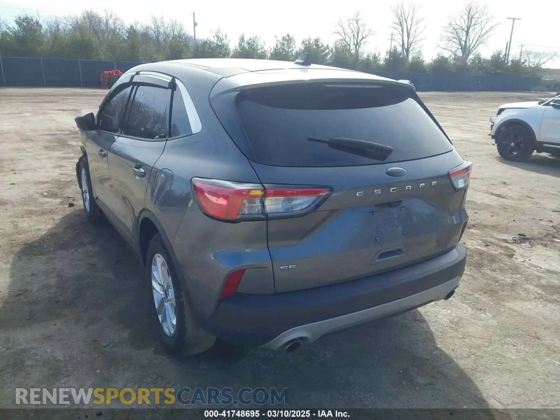 3 Photograph of a damaged car 1FMCU0G64NUC04565 FORD ESCAPE 2022