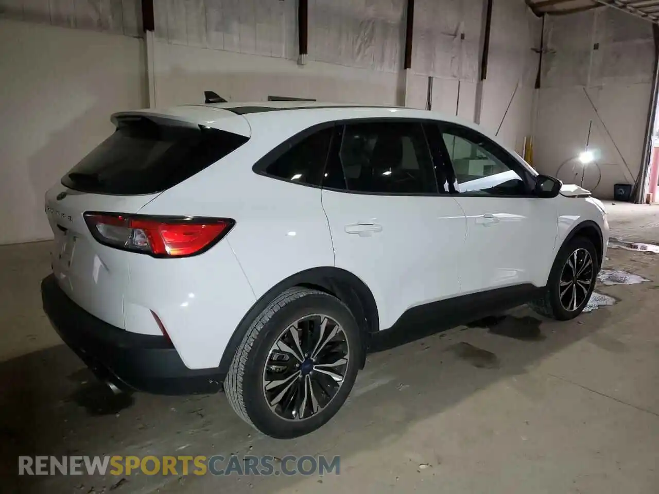 3 Photograph of a damaged car 1FMCU0G66NUB09652 FORD ESCAPE 2022