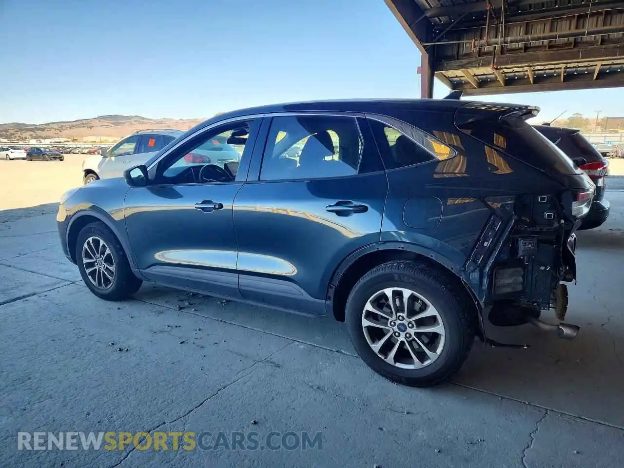 2 fotografías del automóvil dañado 1FMCU0G66NUB83850 FORD ESCAPE 2022