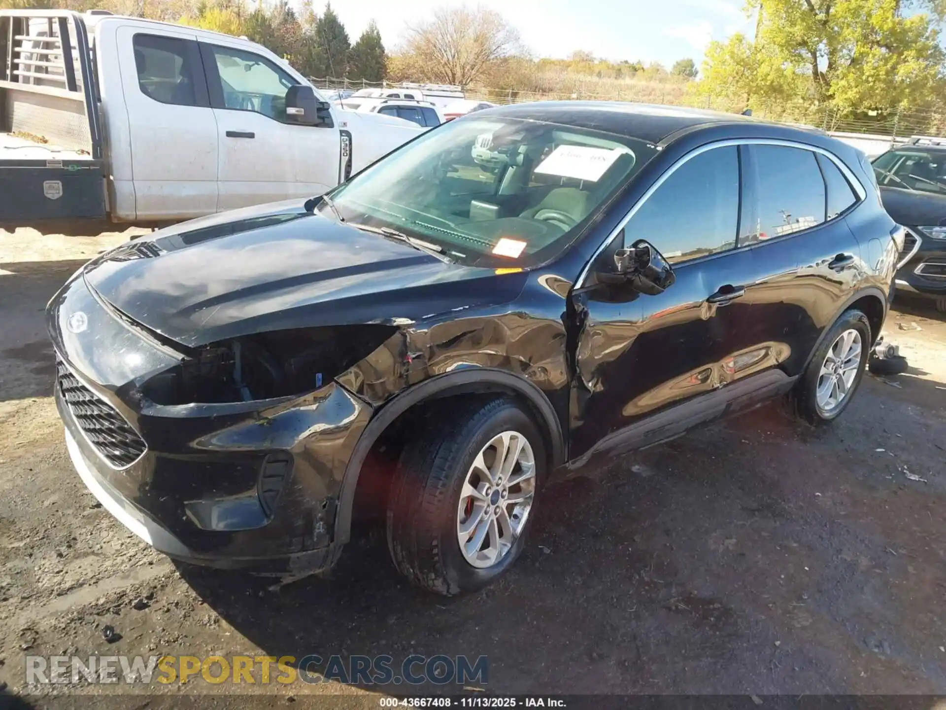 2 fotografías del automóvil dañado 1FMCU0G69NUA25115 FORD ESCAPE 2022
