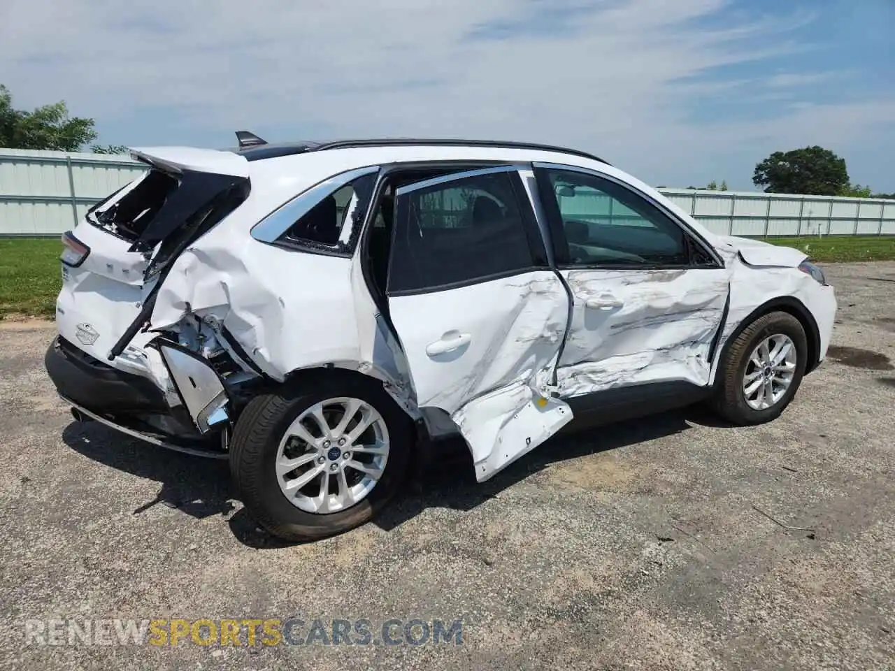 3 Photograph of a damaged car 1FMCU9BZ2NUB07256 FORD ESCAPE 2022