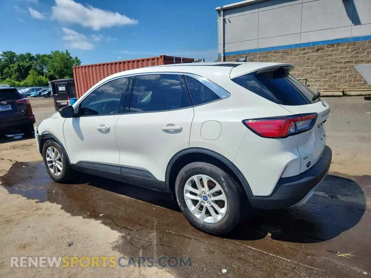 2 fotografías del automóvil dañado 1FMCU9G62NUB90427 FORD ESCAPE 2022