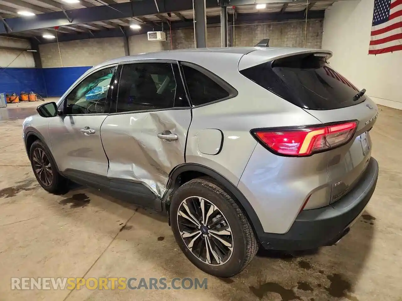 2 fotografías del automóvil dañado 1FMCU9G64NUB37471 FORD ESCAPE 2022