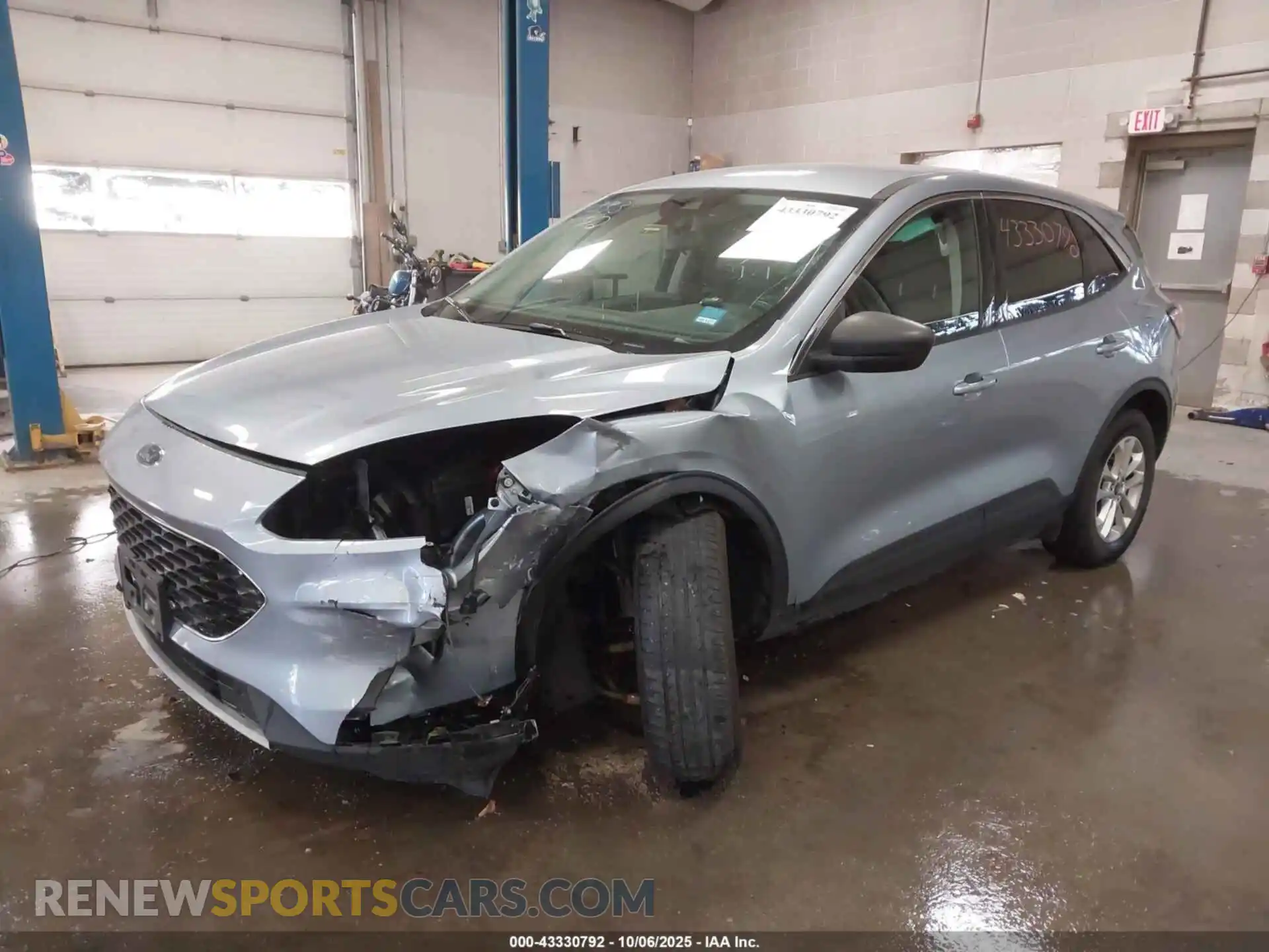 2 fotografías del automóvil dañado 1FMCU9G68NUB43502 FORD ESCAPE 2022