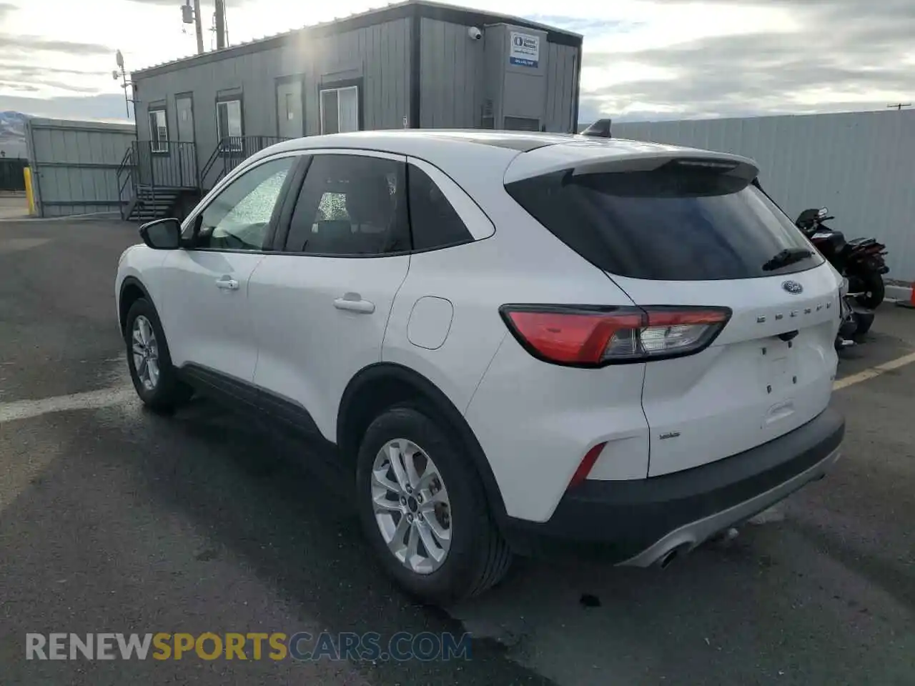 2 Фотография поврежденного автомобиля 1FMCU9G6XNUA69323 FORD ESCAPE 2022