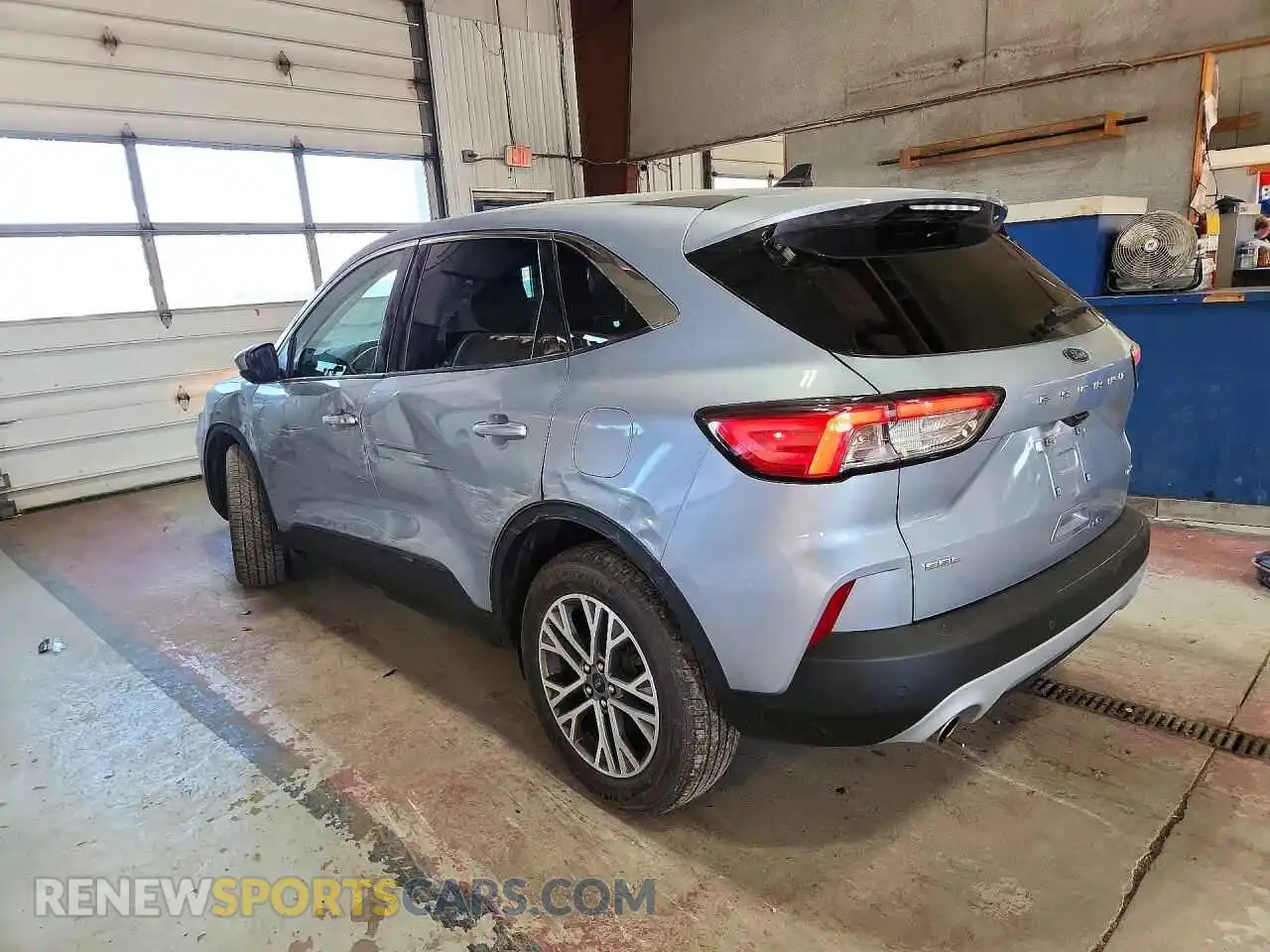 2 fotografías del automóvil dañado 1FMCU9H66NUB67375 FORD ESCAPE 2022