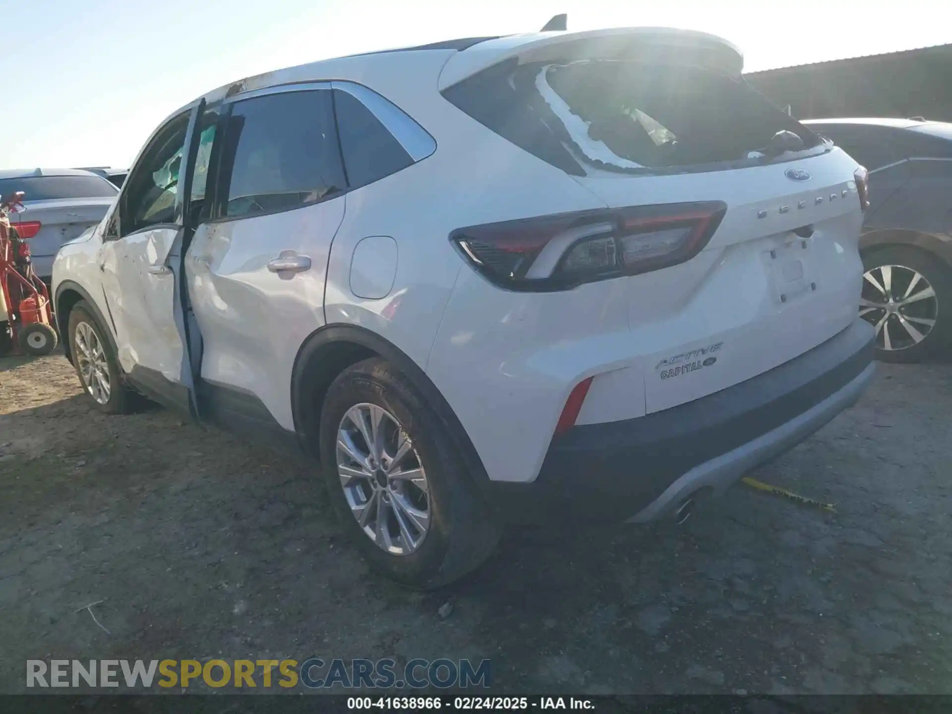 3 Photograph of a damaged car 1FMCU0GN8PUA64420 FORD ESCAPE 2023