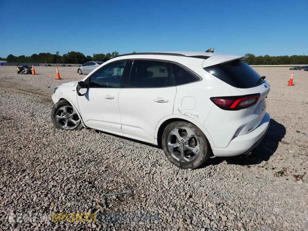 2 fotografías del automóvil dañado 1FMCU0MN3PUA63387 FORD ESCAPE 2023