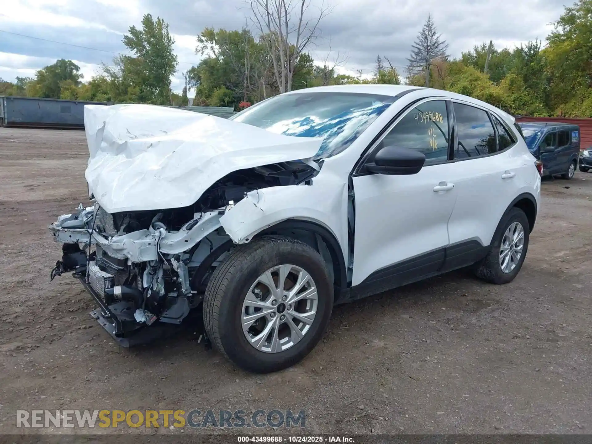 2 fotografías del automóvil dañado 1FMCU9GN2PUB44946 FORD ESCAPE 2023
