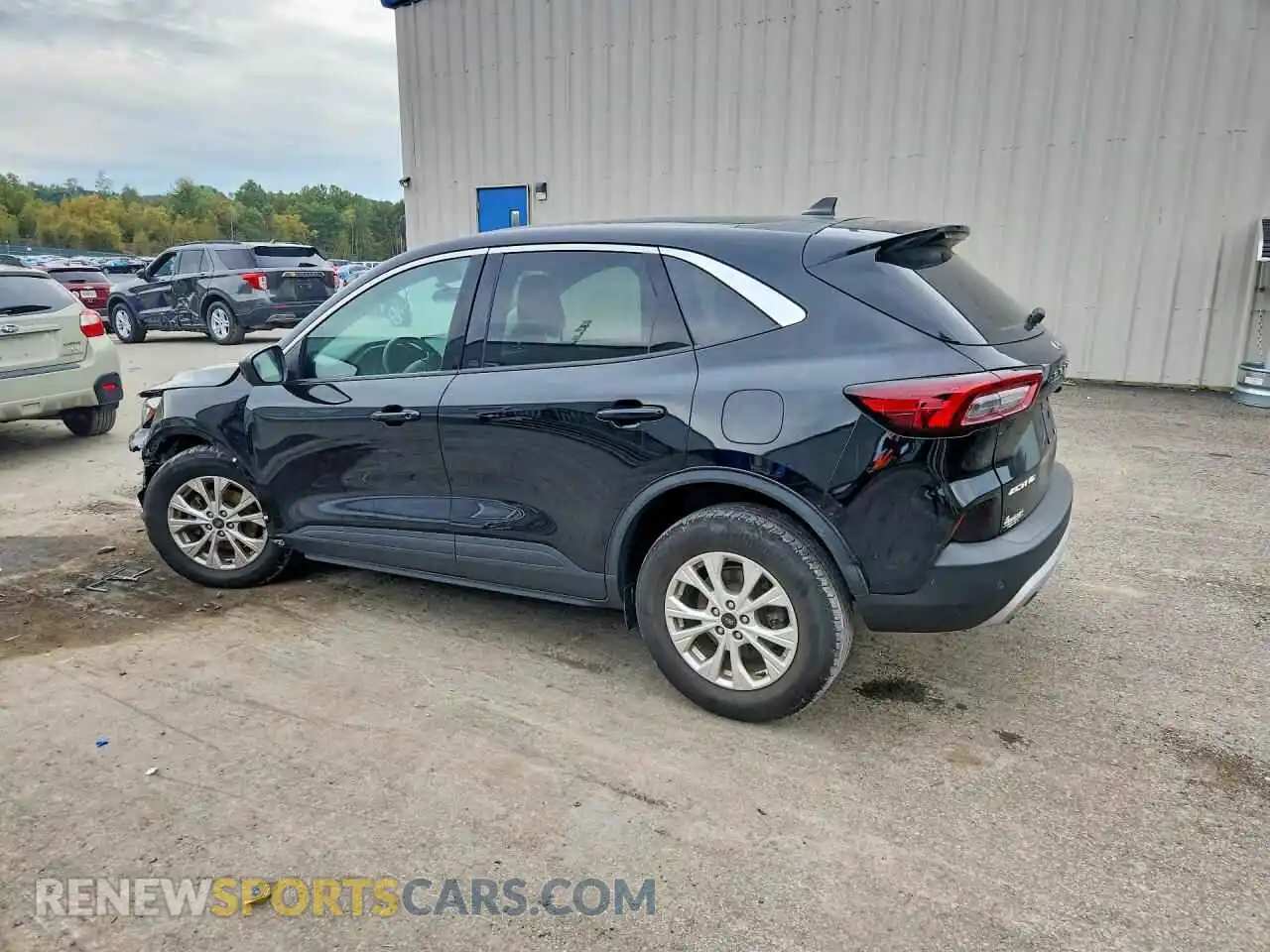 2 fotografías del automóvil dañado 1FMCU9GN0RUA09354 FORD ESCAPE 2024