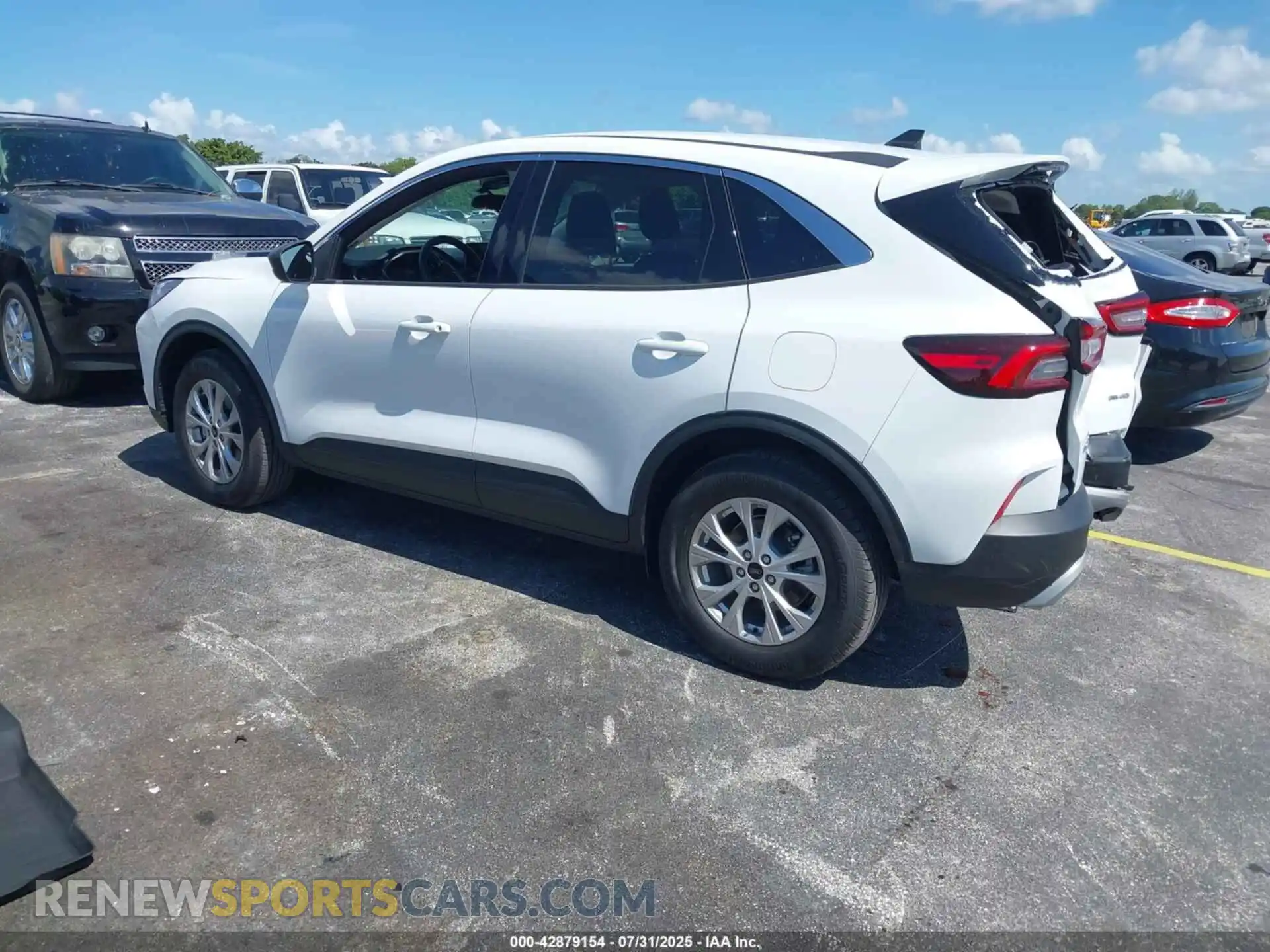 3 Photograph of a damaged car 1FMCU9GN1RUB10175 FORD ESCAPE 2024