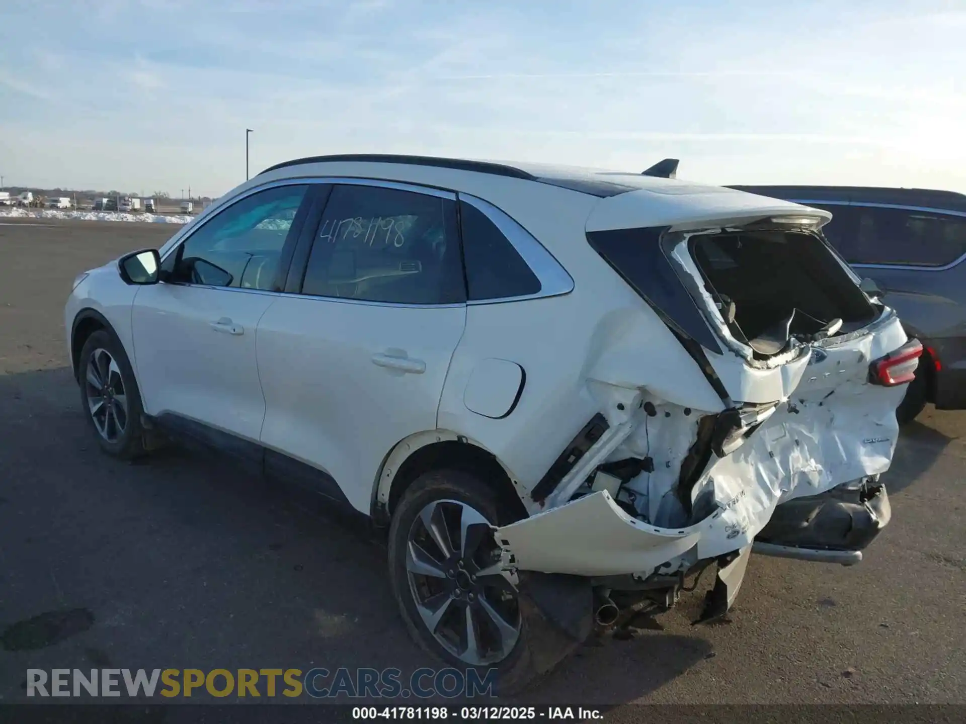 3 fotografías del automóvil dañado 1FMCU9JAXRUB29166 FORD ESCAPE 2024