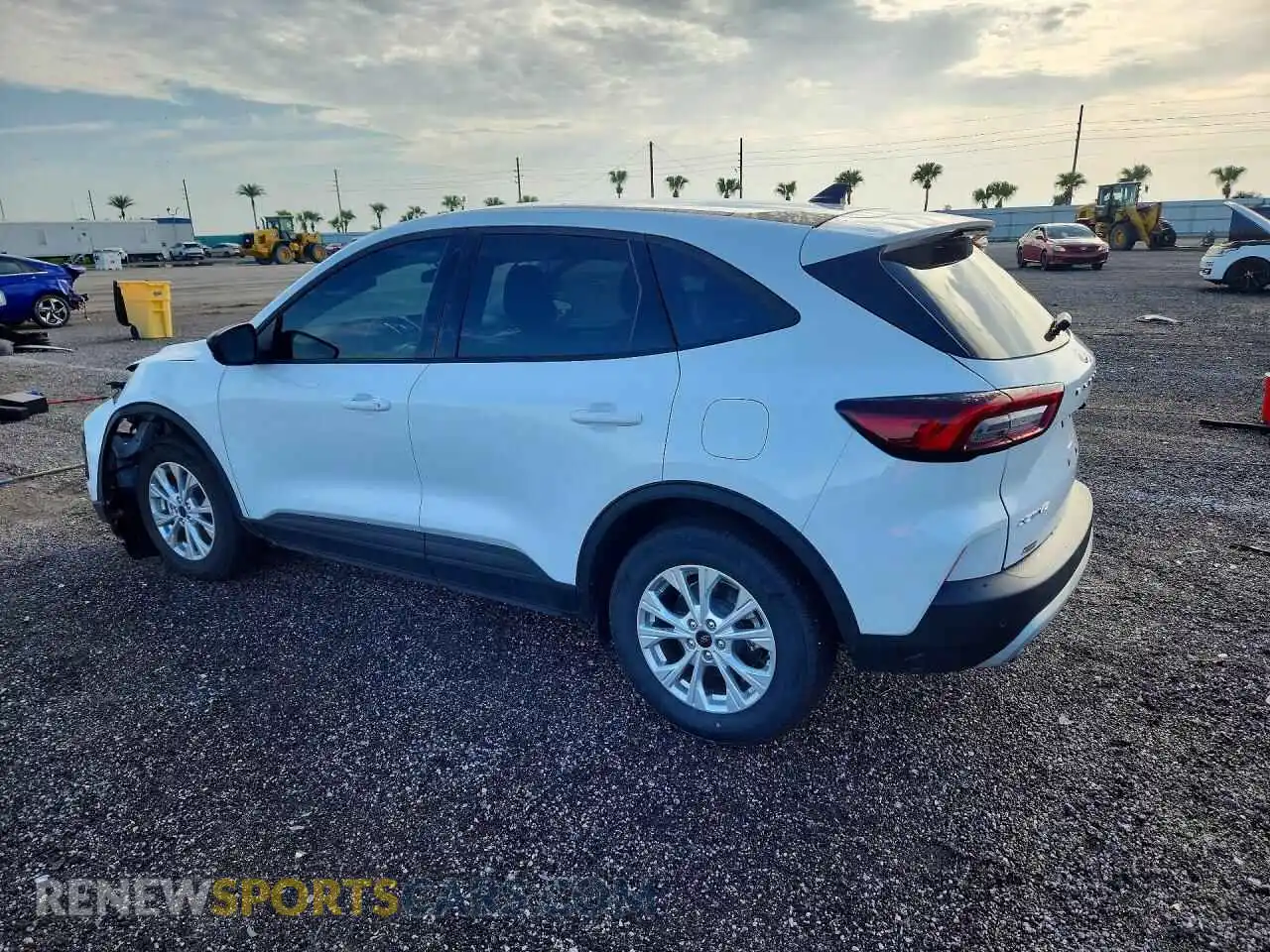 2 fotografías del automóvil dañado 1FMCU0GN0SUB51219 FORD ESCAPE 2025