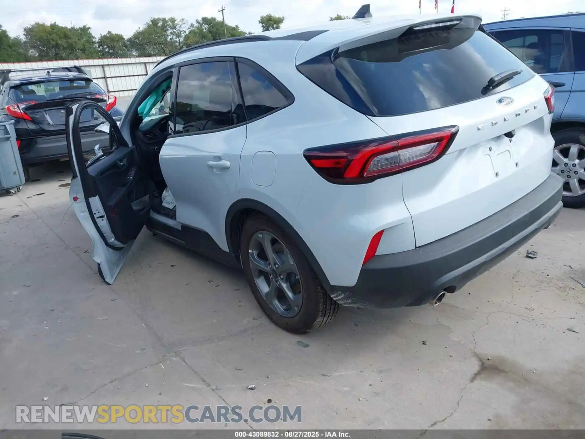 3 Фотография поврежденного автомобиля 1FMCU0MN1SUB00803 FORD ESCAPE 2025
