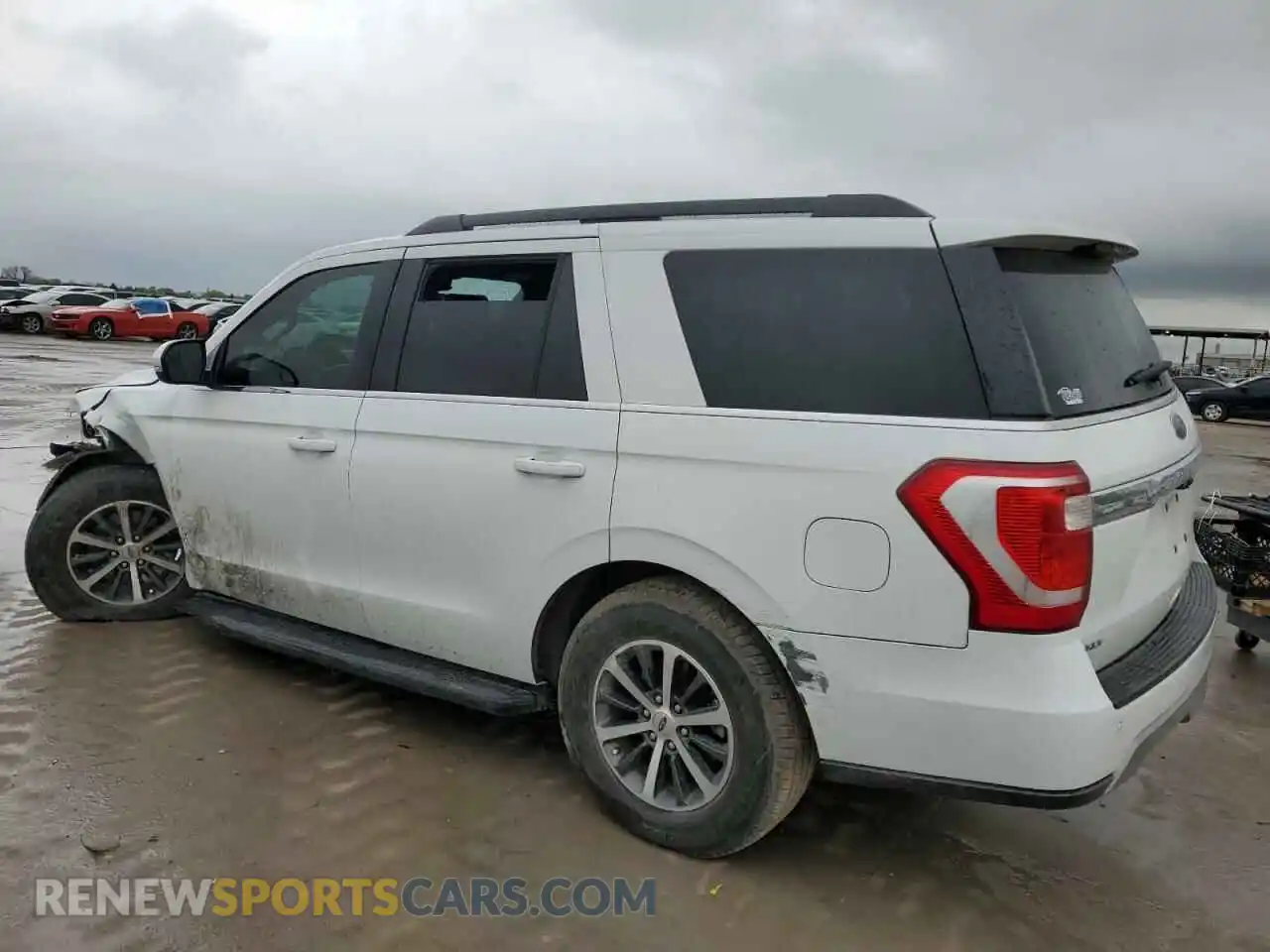 2 Photograph of a damaged car 1FMJU1HTXKEA39774 FORD EXPEDITION 2019