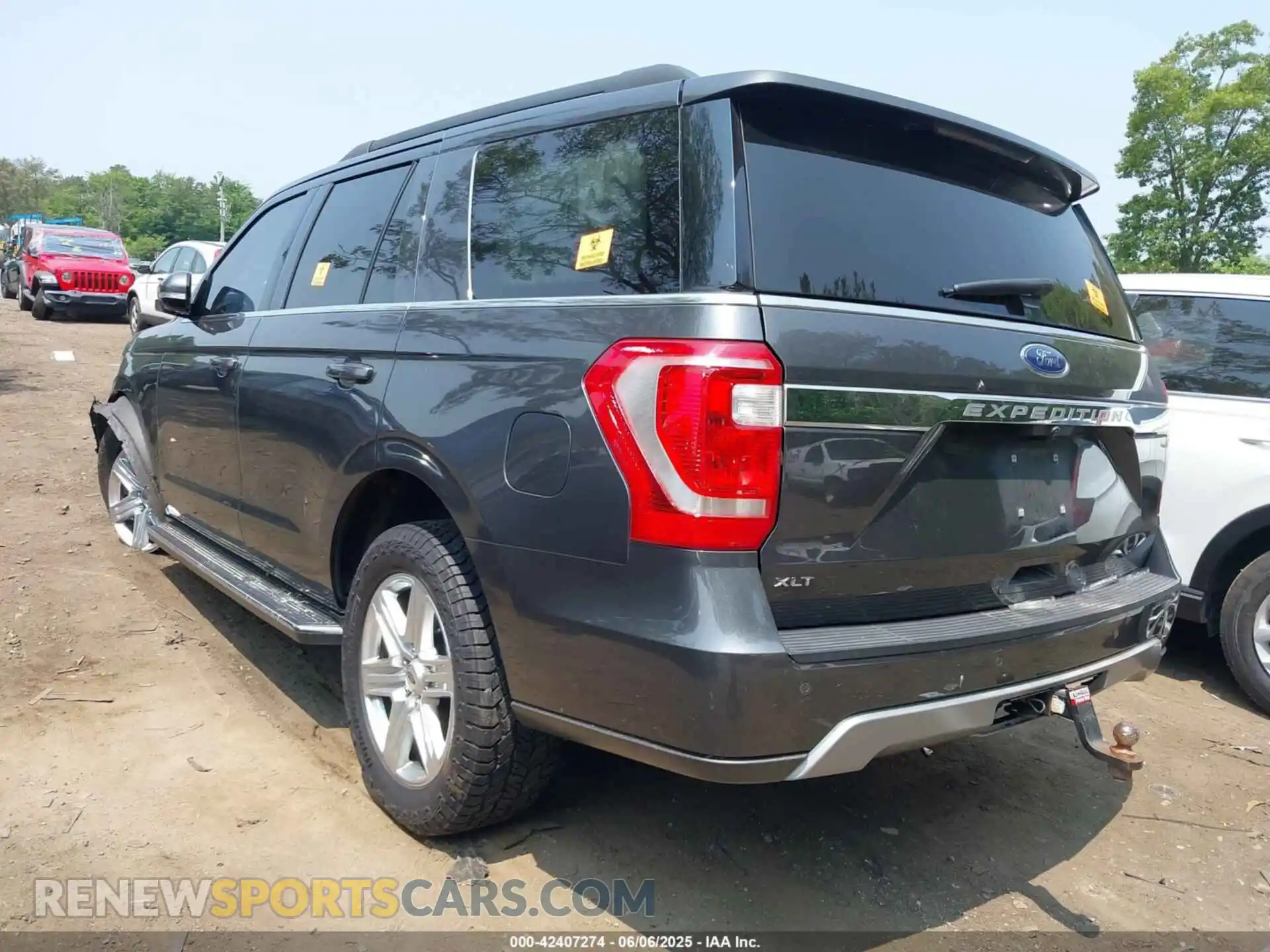 3 Photograph of a damaged car 1FMJU1JT5KEA86575 FORD EXPEDITION 2019