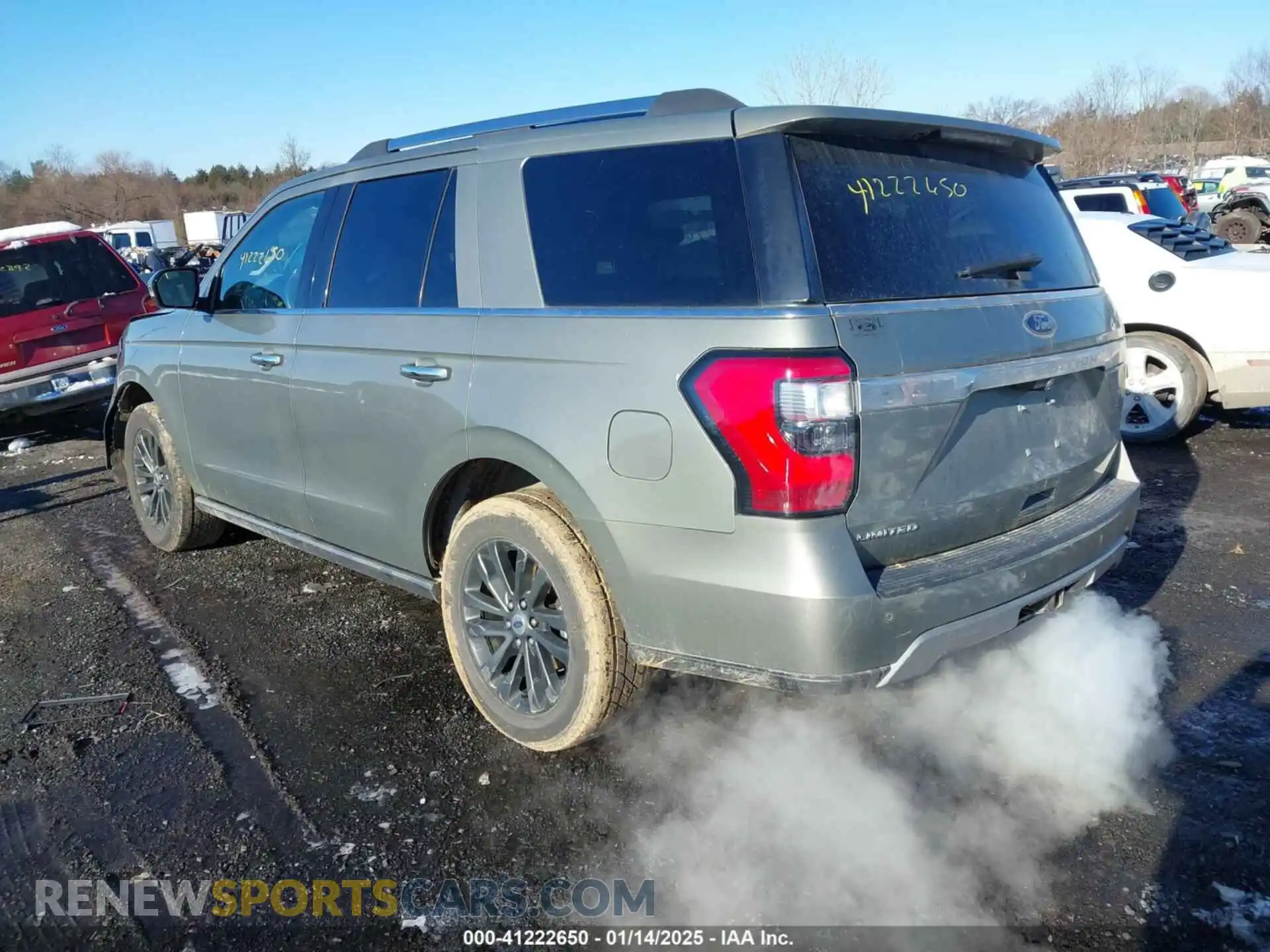 3 Photograph of a damaged car 1FMJU2AT8KEA33195 FORD EXPEDITION 2019