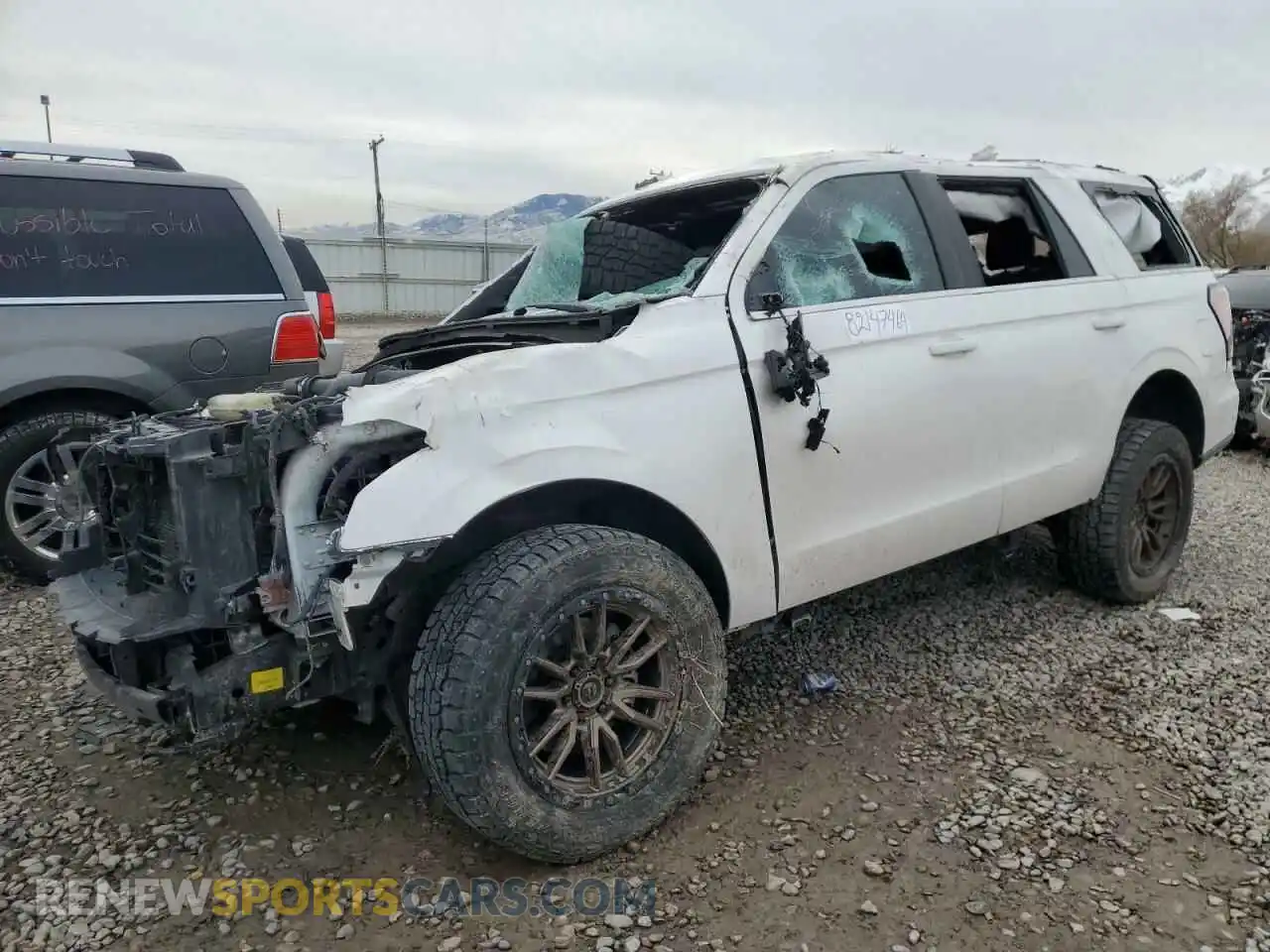 1 Photograph of a damaged car 1FMJU2AT9KEA80767 FORD EXPEDITION 2019