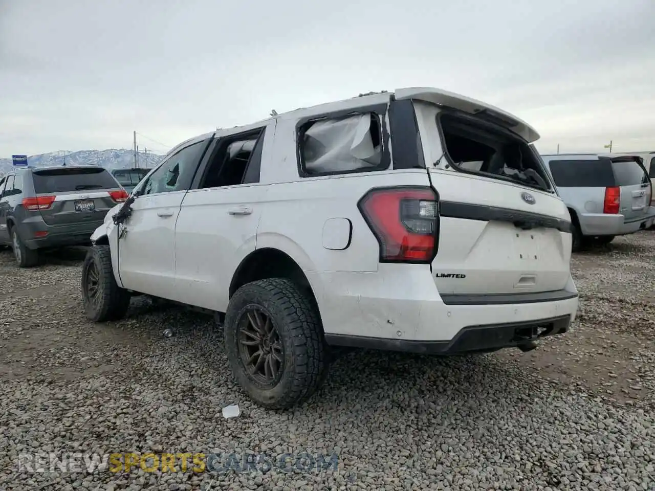 2 Photograph of a damaged car 1FMJU2AT9KEA80767 FORD EXPEDITION 2019