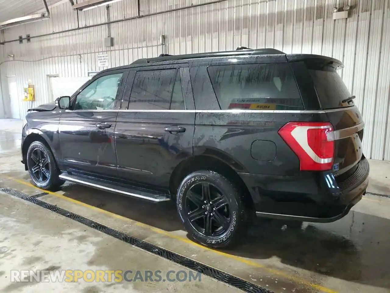 2 Photograph of a damaged car 1FMJU1JT1LEA40968 FORD EXPEDITION 2020