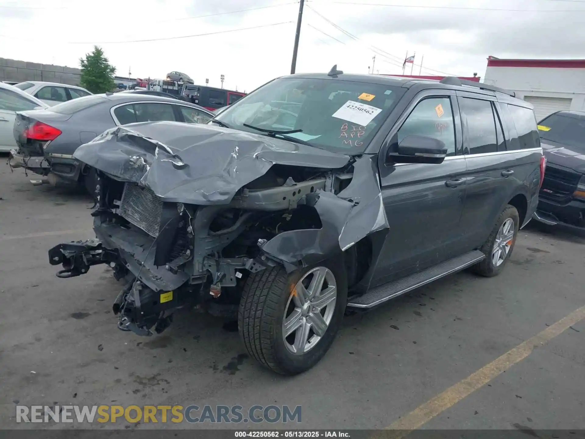 2 Photograph of a damaged car 1FMJU1JT8LEA13492 FORD EXPEDITION 2020