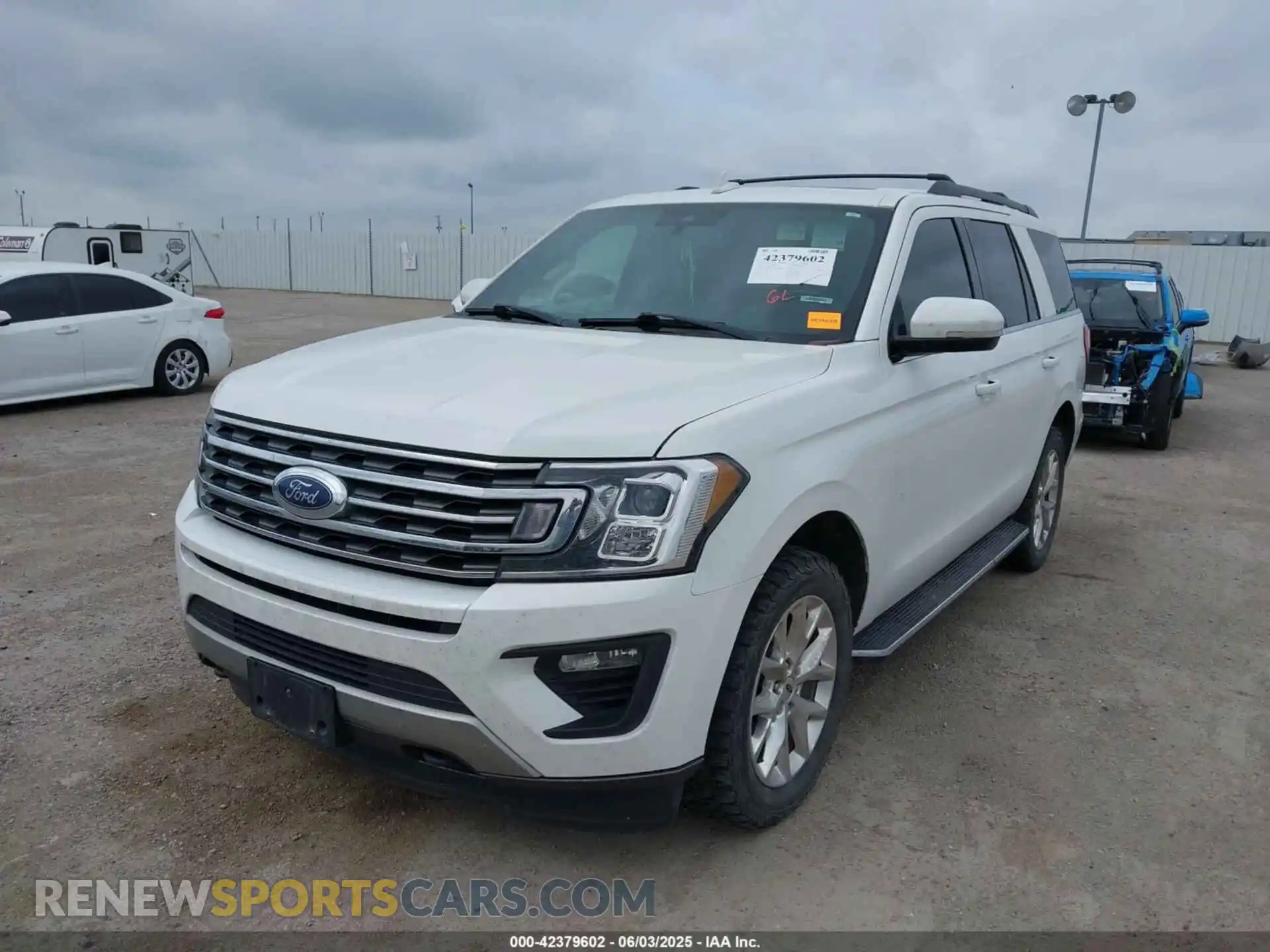 2 Photograph of a damaged car 1FMJU1JT8LEA69271 FORD EXPEDITION 2020