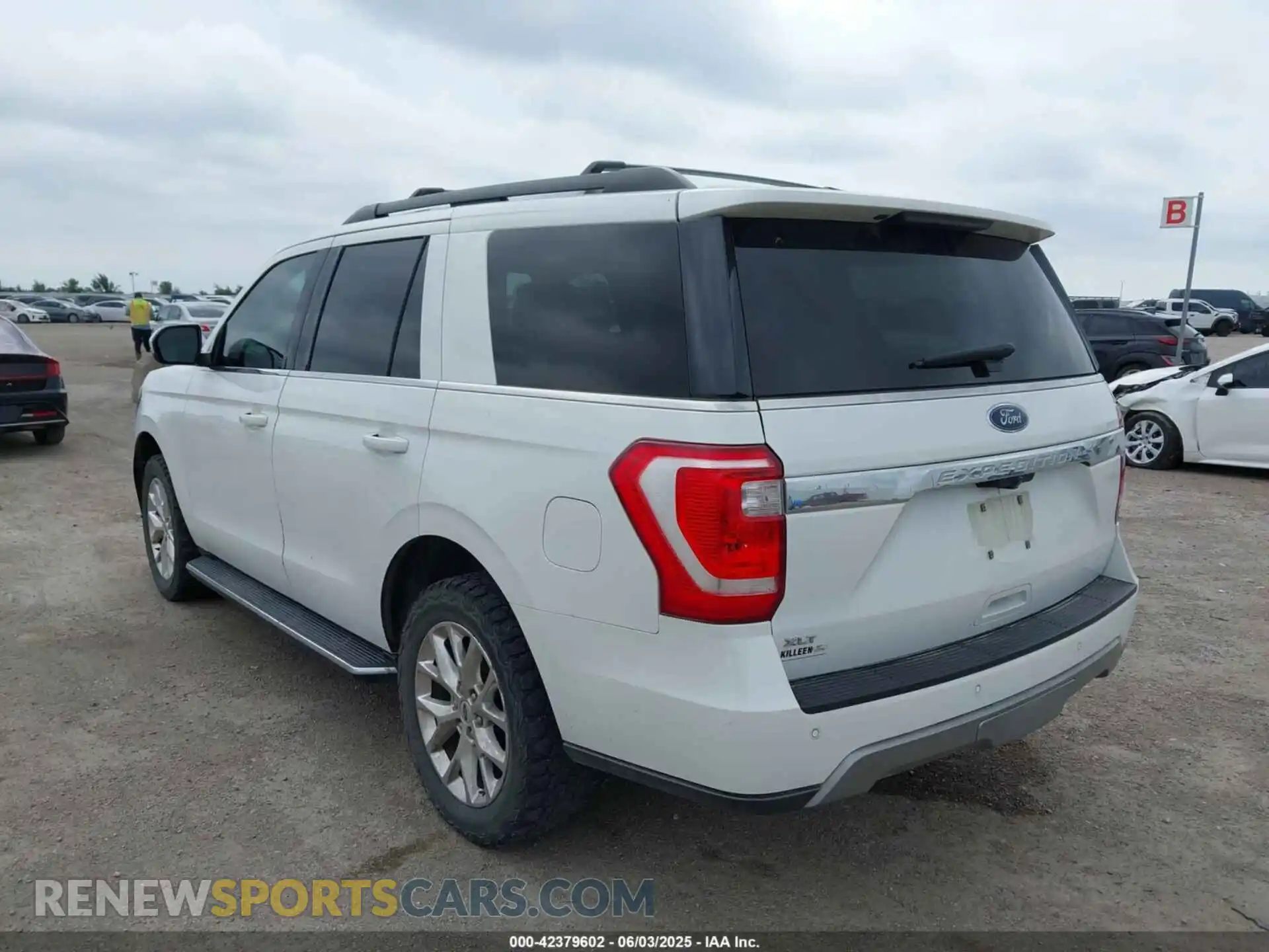 3 Photograph of a damaged car 1FMJU1JT8LEA69271 FORD EXPEDITION 2020