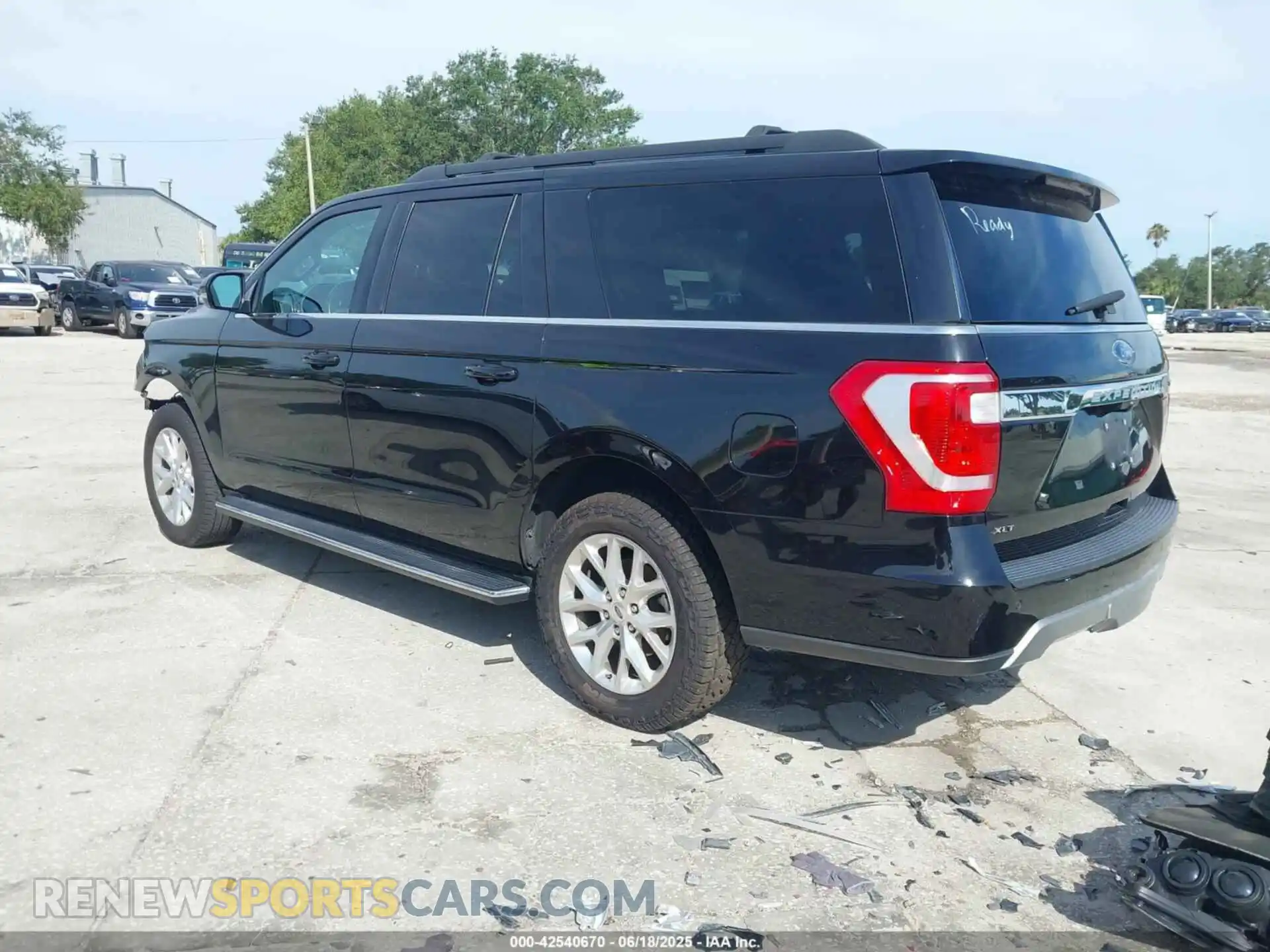 3 Photograph of a damaged car 1FMJK1HTXMEA82858 FORD EXPEDITION 2021