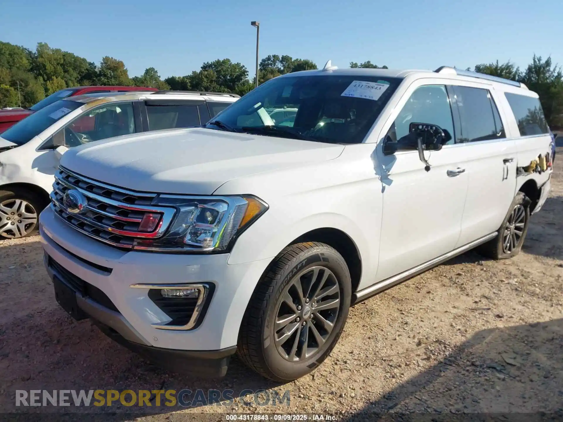 2 Photograph of a damaged car 1FMJK2AT1MEA09734 FORD EXPEDITION 2021
