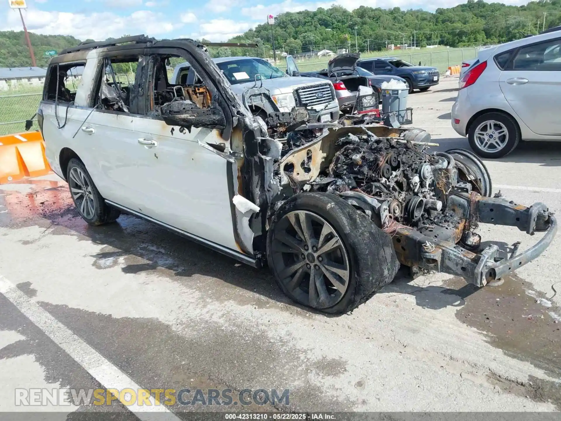 1 Photograph of a damaged car 1FMJK2AT2MEA66928 FORD EXPEDITION 2021