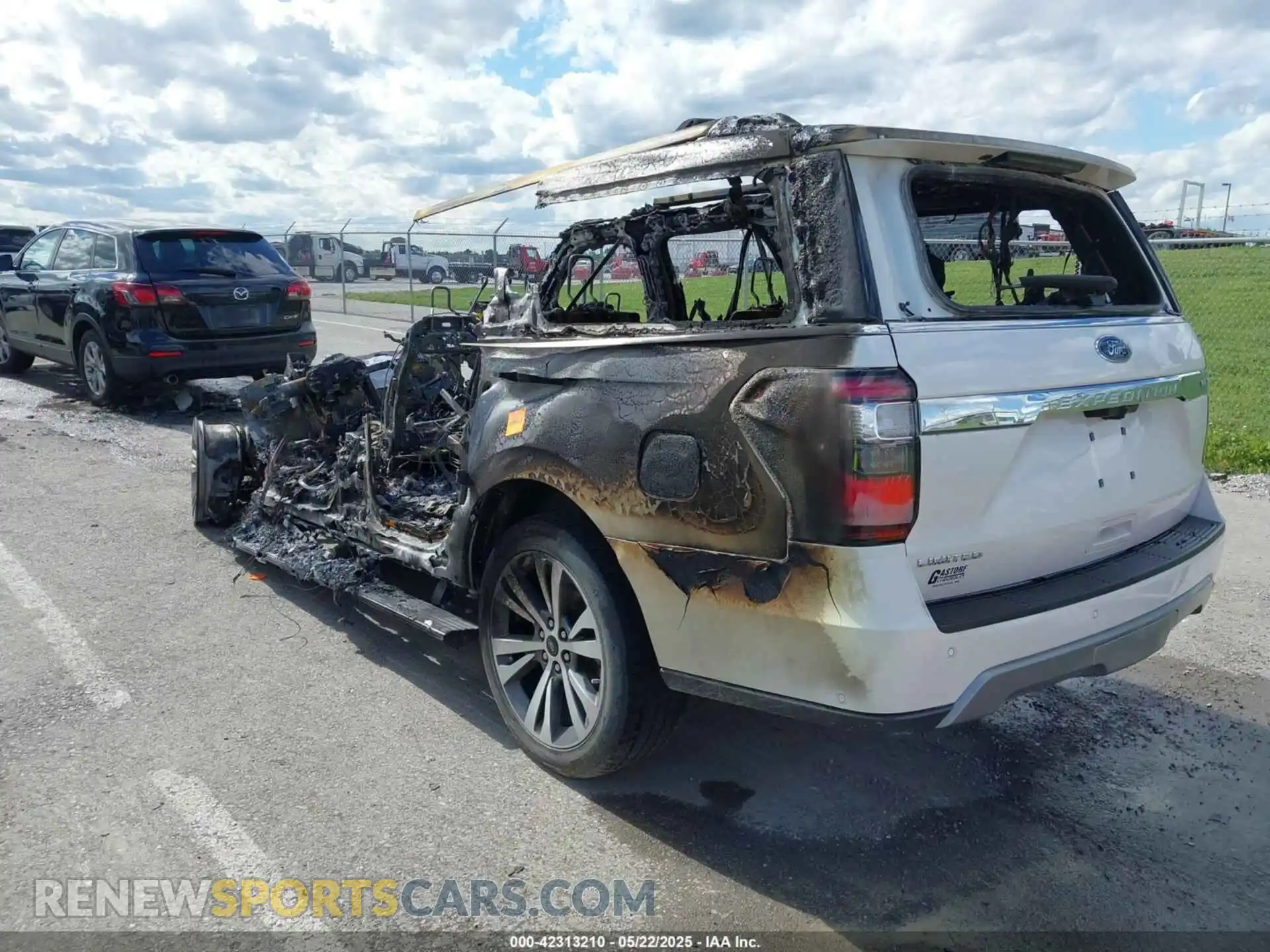 3 Photograph of a damaged car 1FMJK2AT2MEA66928 FORD EXPEDITION 2021