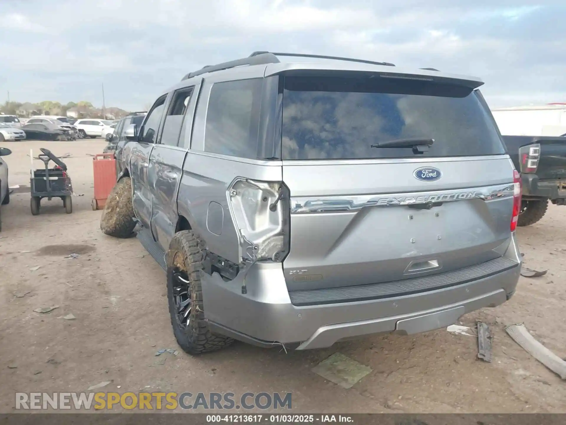 3 Photograph of a damaged car 1FMJU1HT1MEA28956 FORD EXPEDITION 2021