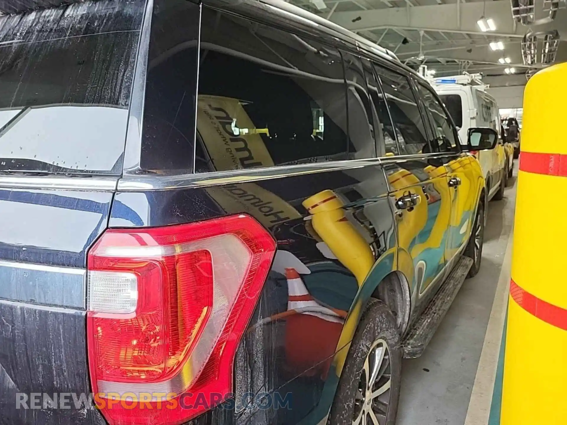 2 Photograph of a damaged car 1FMJU1JT6MEA85292 FORD EXPEDITION 2021