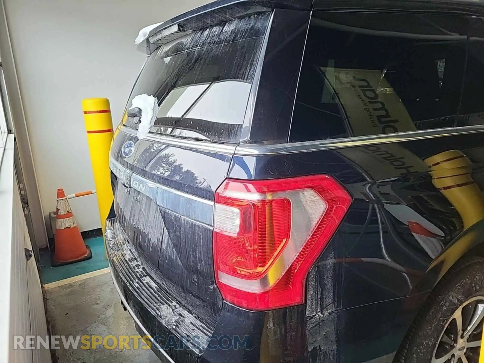 3 Photograph of a damaged car 1FMJU1JT6MEA85292 FORD EXPEDITION 2021