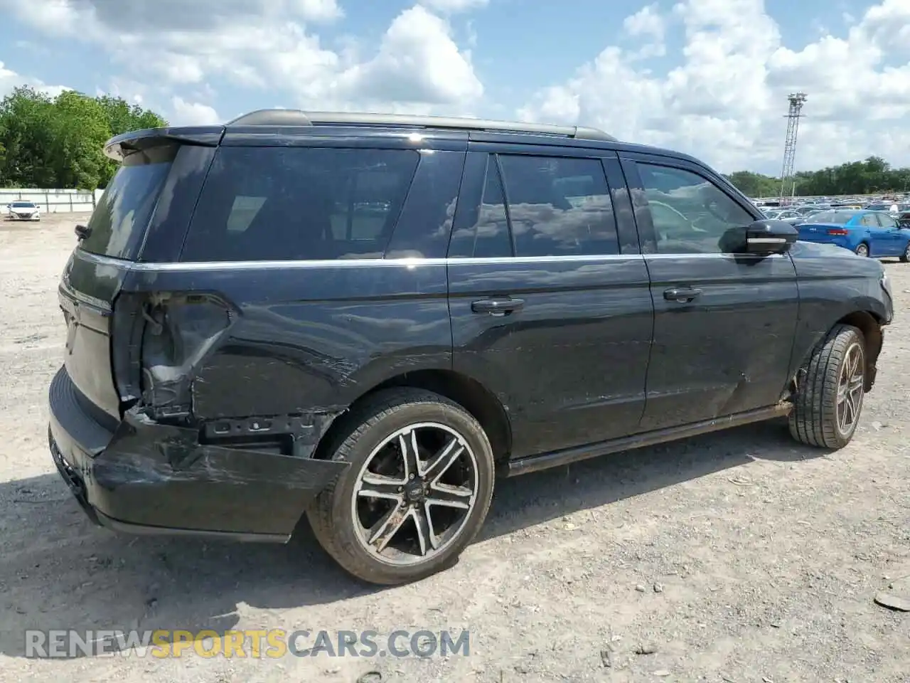 3 Photograph of a damaged car 1FMJU1KT8MEA13783 FORD EXPEDITION 2021