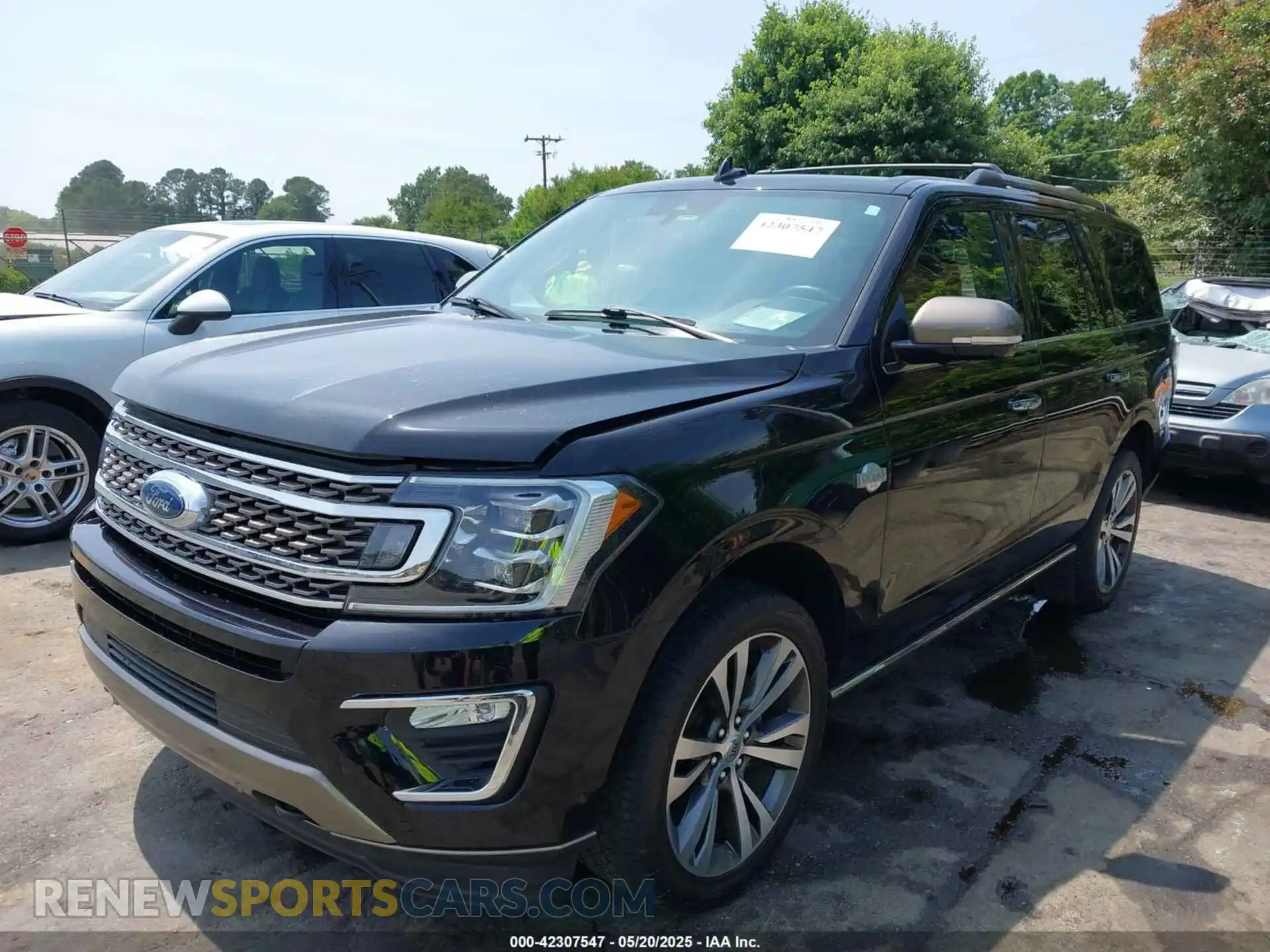 2 Photograph of a damaged car 1FMJU1PT4MEA77957 FORD EXPEDITION 2021