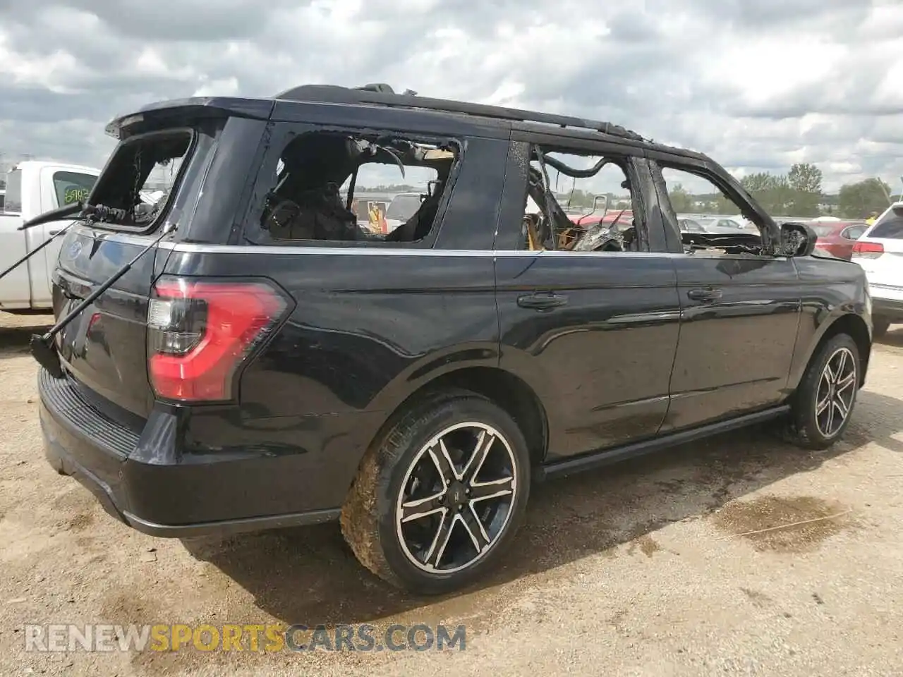3 Photograph of a damaged car 1FMJU2AT3MEA61537 FORD EXPEDITION 2021
