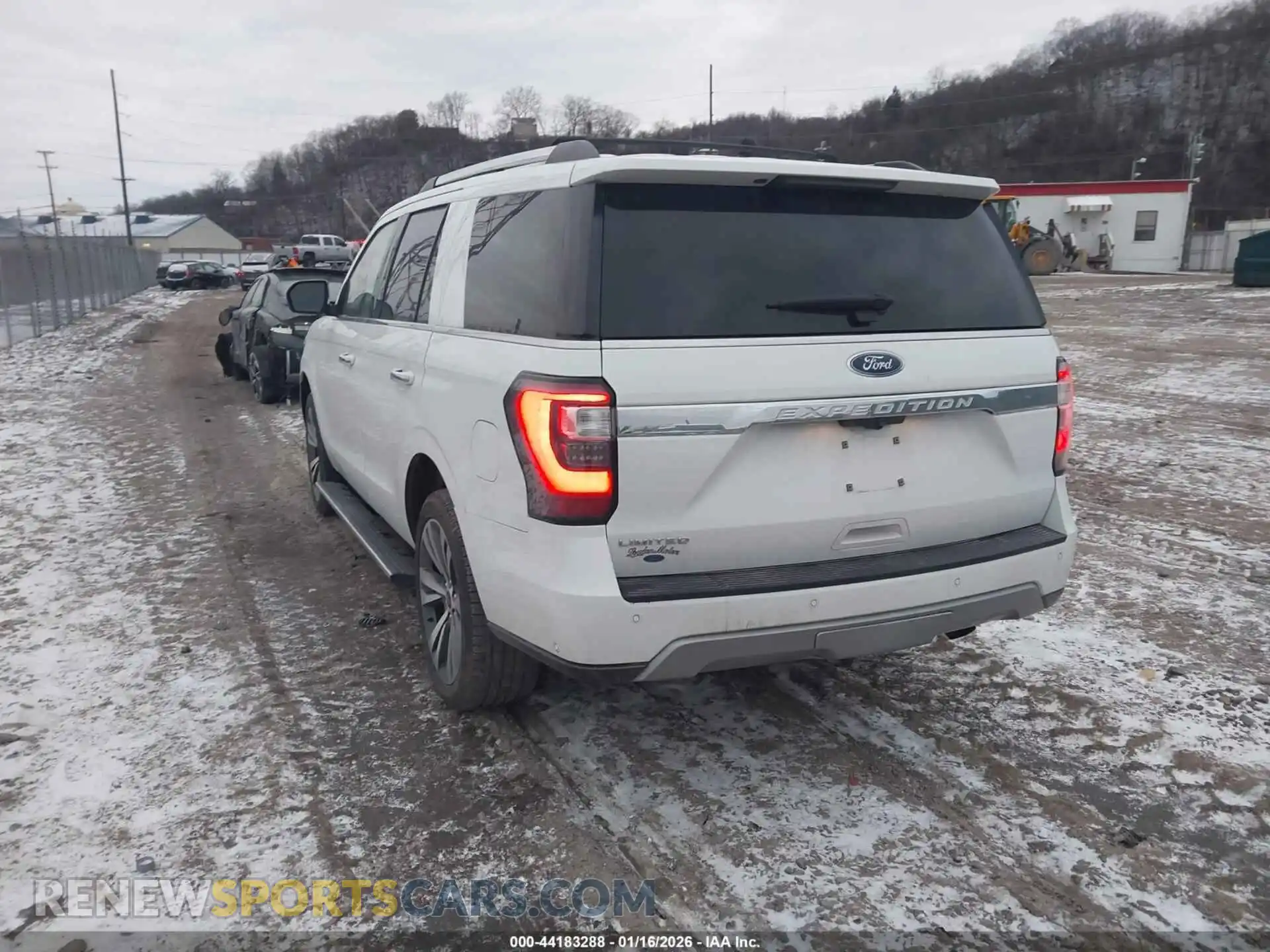 3 Photograph of a damaged car 1FMJU2AT5MEA24540 FORD EXPEDITION 2021