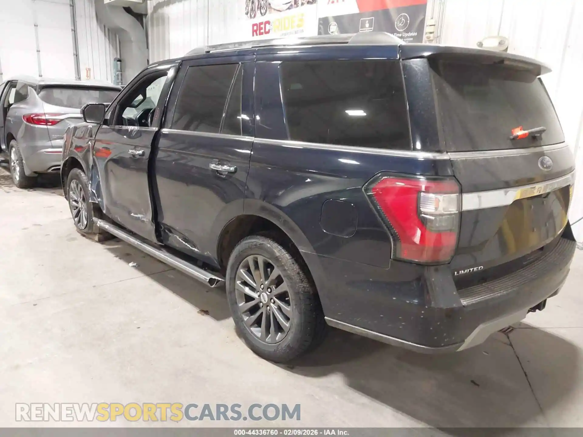 3 Photograph of a damaged car 1FMJU2AT5MEA41774 FORD EXPEDITION 2021