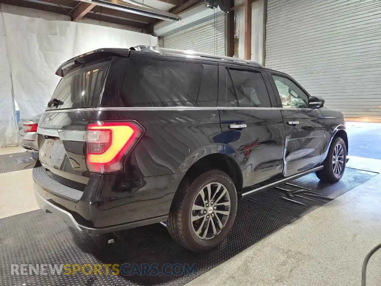3 fotografías del automóvil dañado 1FMJU2AT8MEA37122 FORD EXPEDITION 2021
