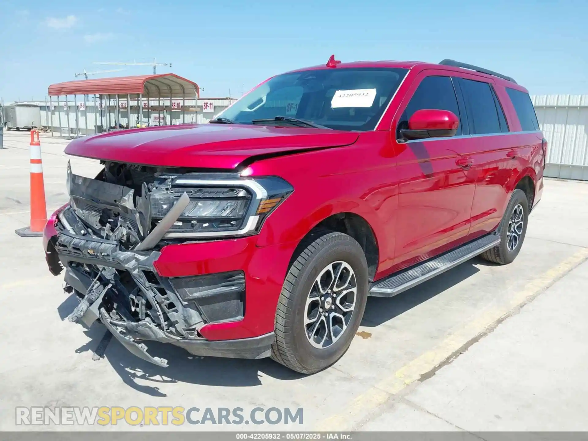 2 Photograph of a damaged car 1FMJU1HT0NEA26679 FORD EXPEDITION 2022